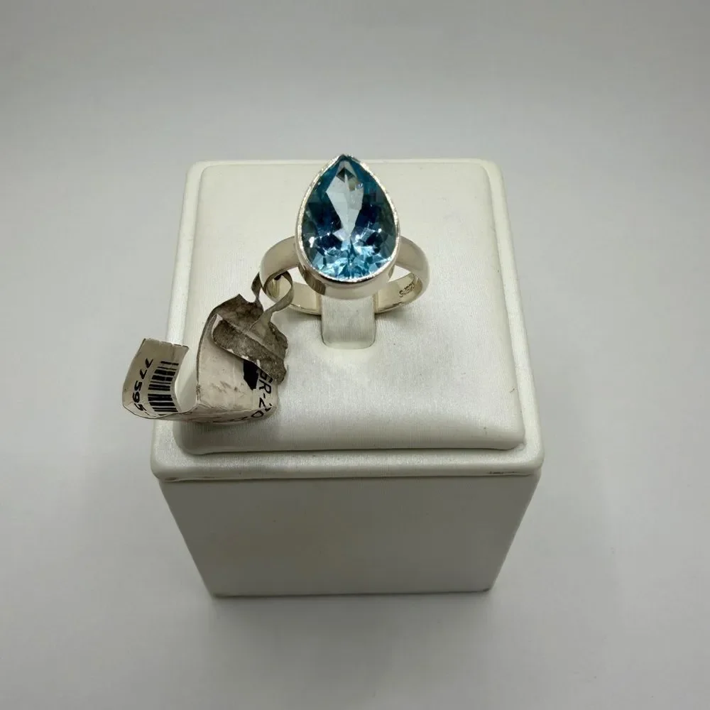 NWT 10x14mm faceted pear cut blue topaz solitaire ring in sterling silver!‎